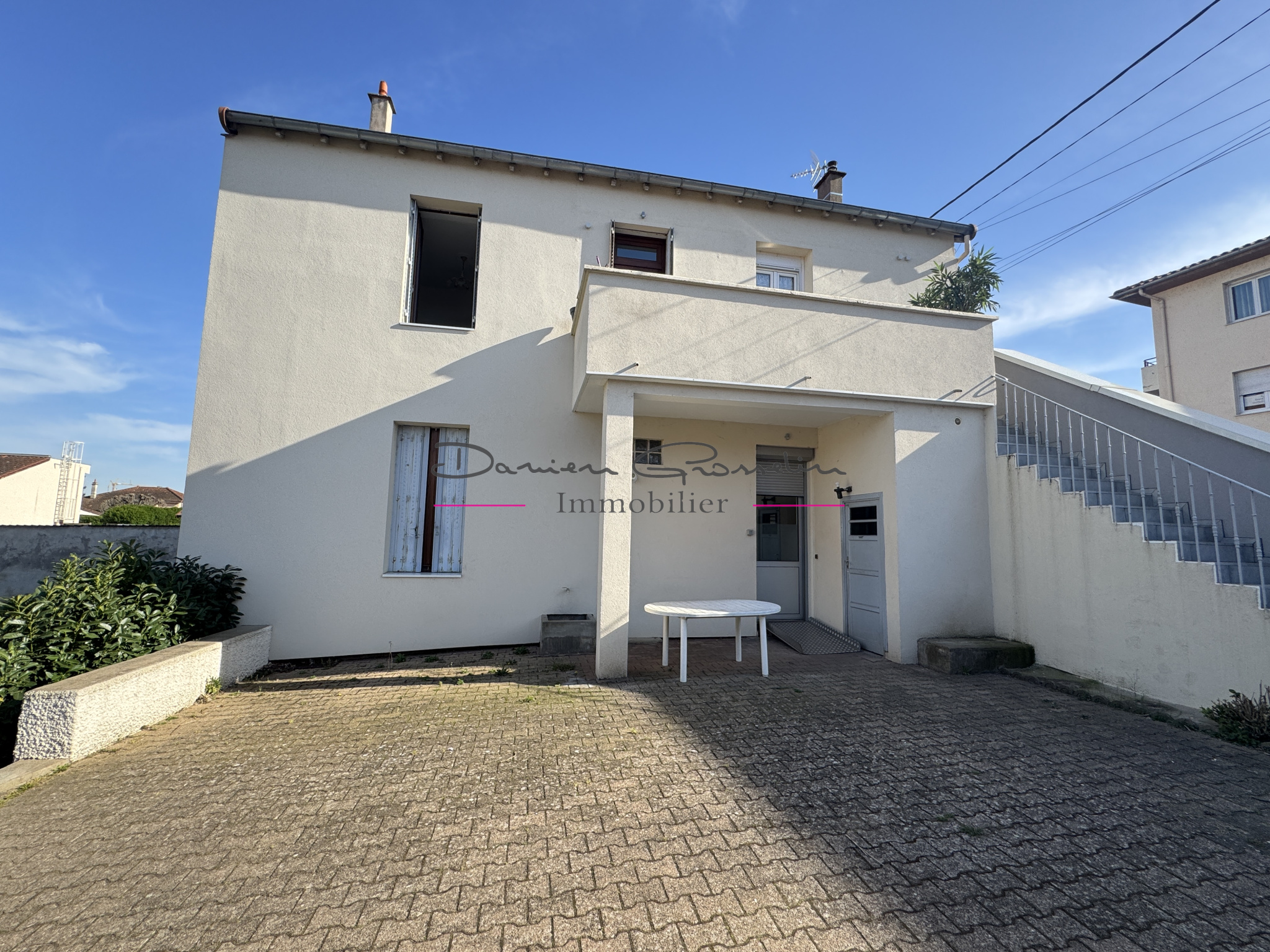 Appartement à vendre à Le coteau, 95 m², 4 pièces – photo 1 sur 11